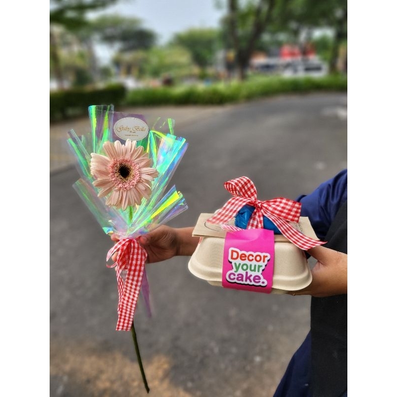 

paket DIY Lunchbox. dekor yourcake. menghias cake sendiri dan buket hologram gerbera