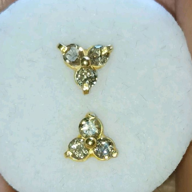 Giwang Emas Berlian asli 3 mata cantik dan mungil for lady di jual murah (code SB7201)