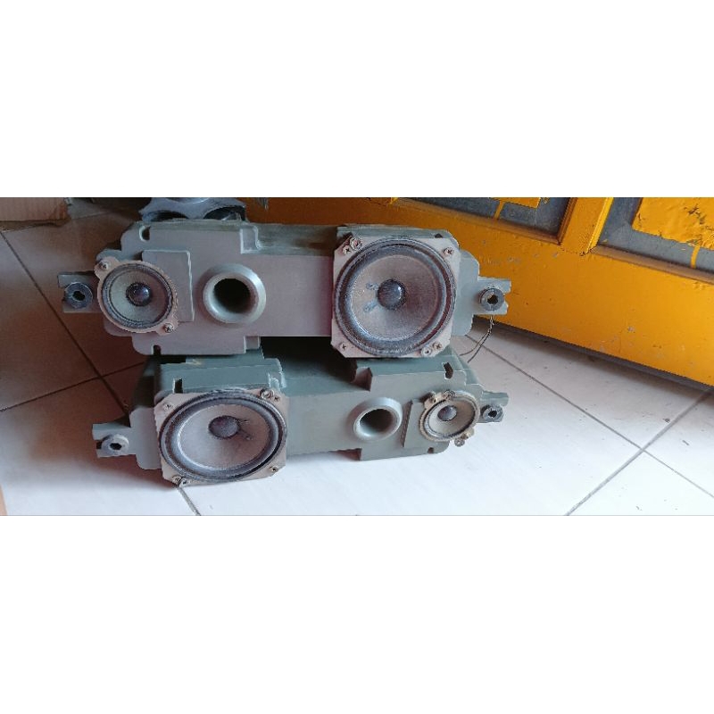 Spiker + Twitter copotan Tv sharp 21 in