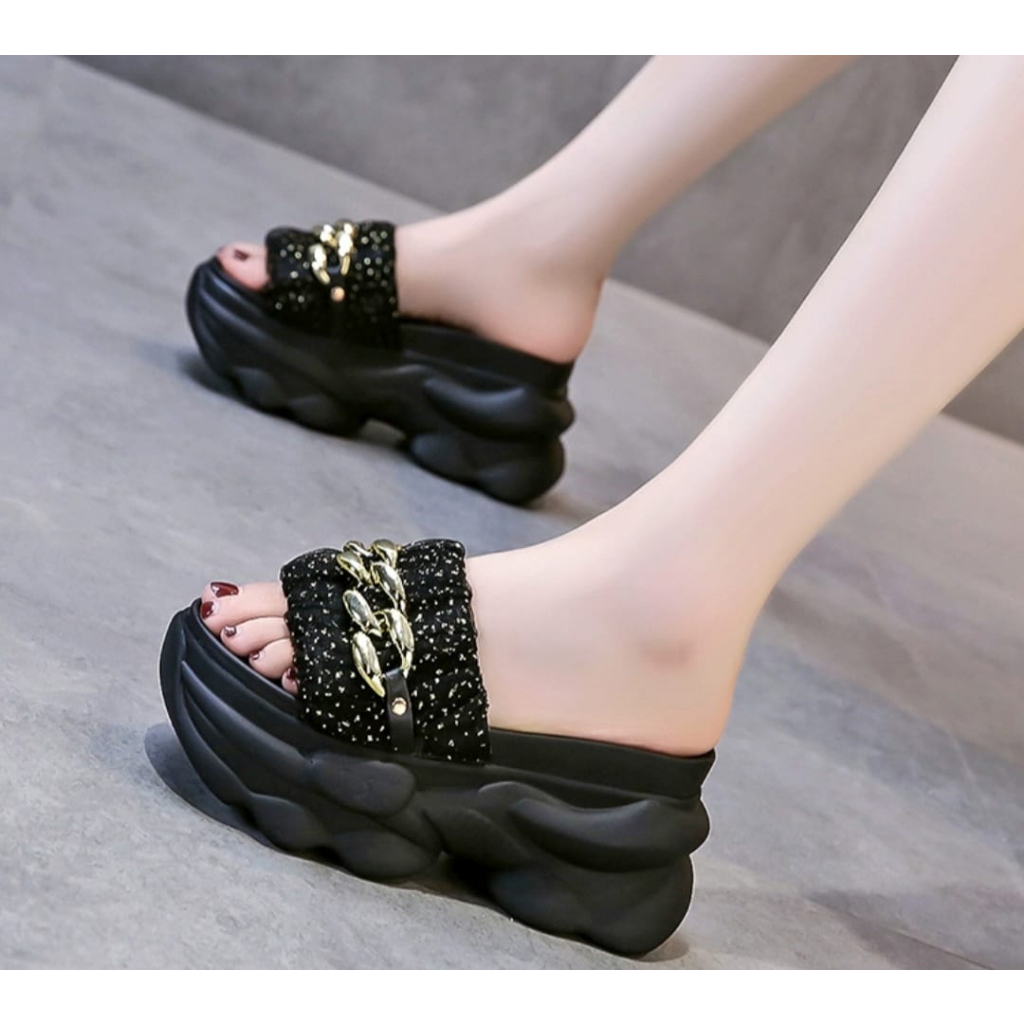 Sandal Selop Wedges Wanita Momoni Style Fs282