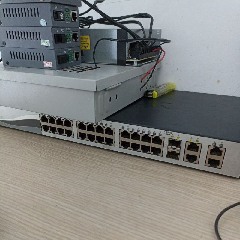 swit hub dlink 1210-28