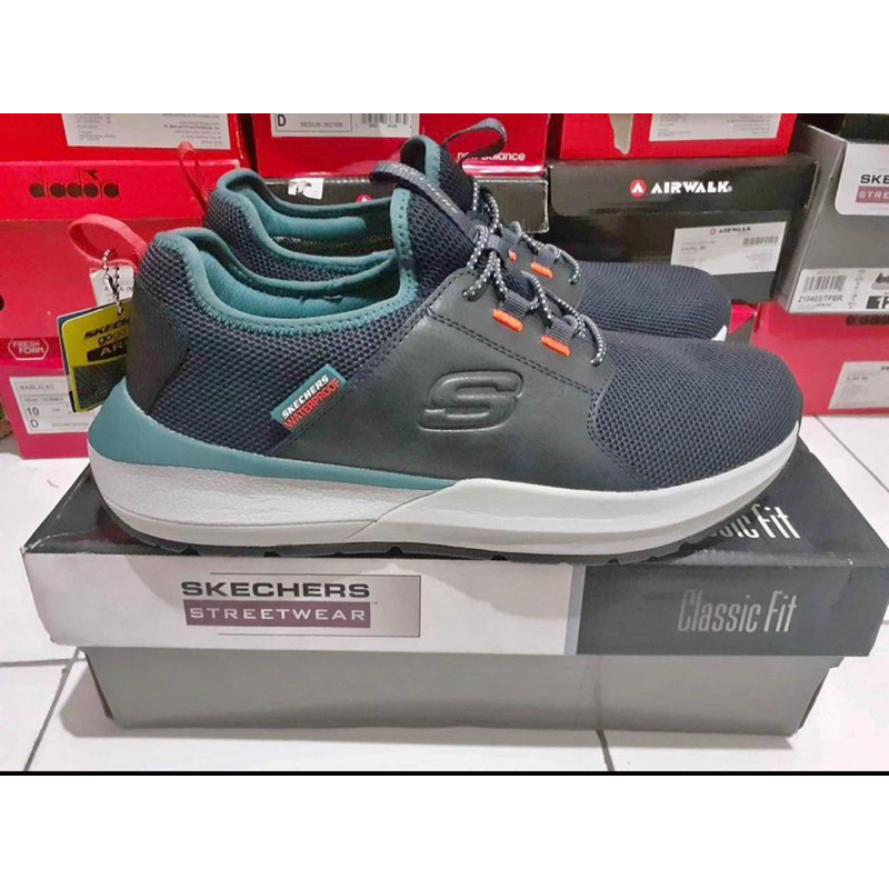 Skechers Classic Fit - Waterproof