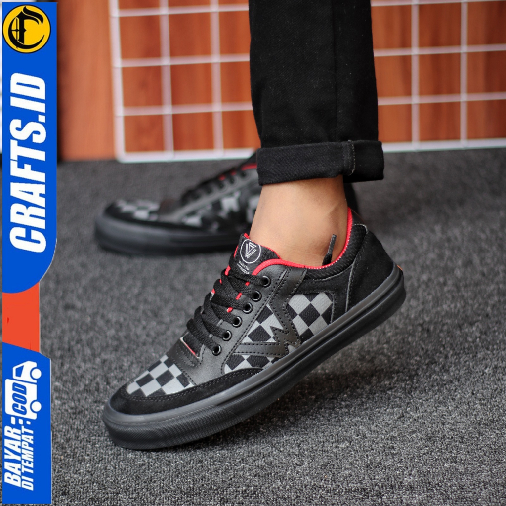 Sepatu Sekolah Sneakers Big Size Jumbo Black White 44 45 46 47 Sepatu Ukuran Besar Pria