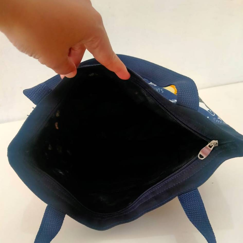 TAS KANVAS NAJLA MOTIF KUCING BIRU. Riens Collections
