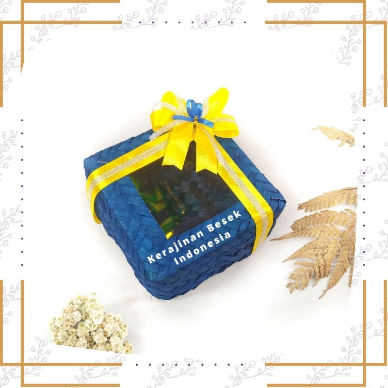 

Sepasang besek aneka ukuran MPS warna pita cantik Besek nasi besek hias besek murah box nasi hantaran hampers pernikahan syukuran aqiqah pengajian seserahan