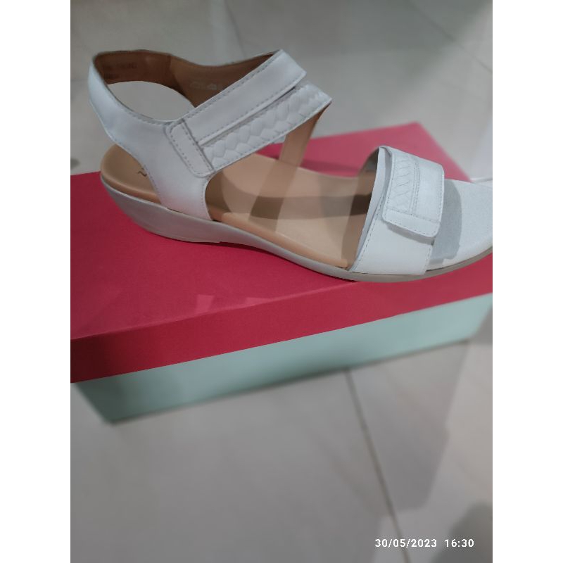 Sepatu Sandal Wanita Kulit Ziera Putih size 41 original sale