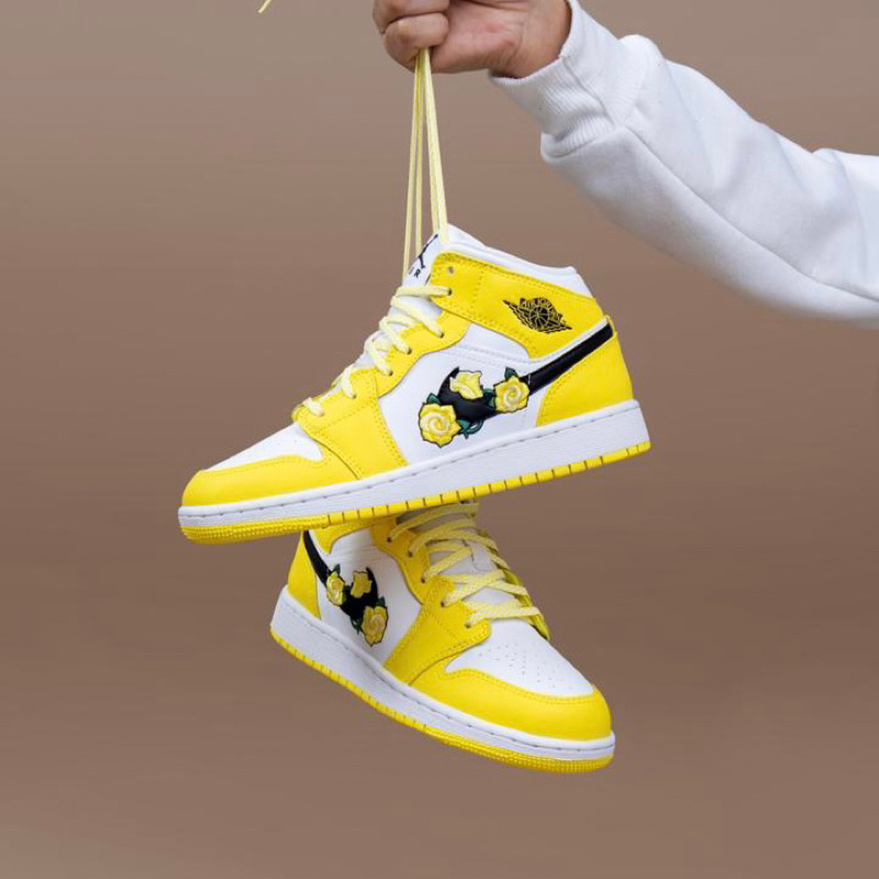 Air Jordan 1 Mid Dynamic Floral