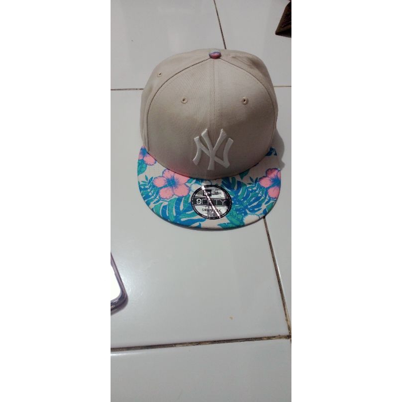 topi new era original
