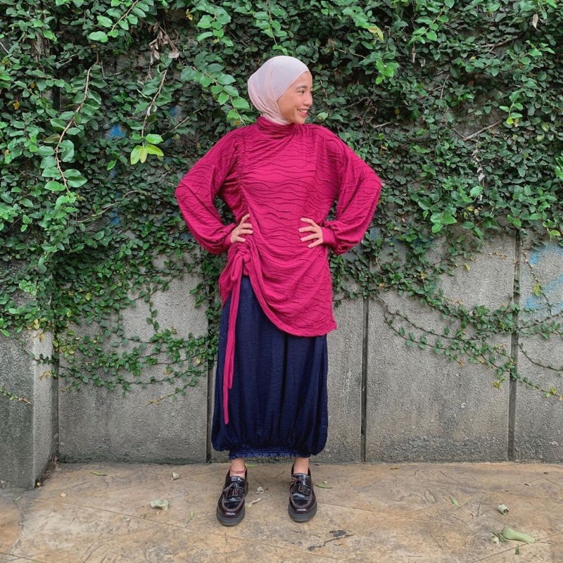 Agni - Mika Tee Textured MAGENTA (harga barang 135.000)