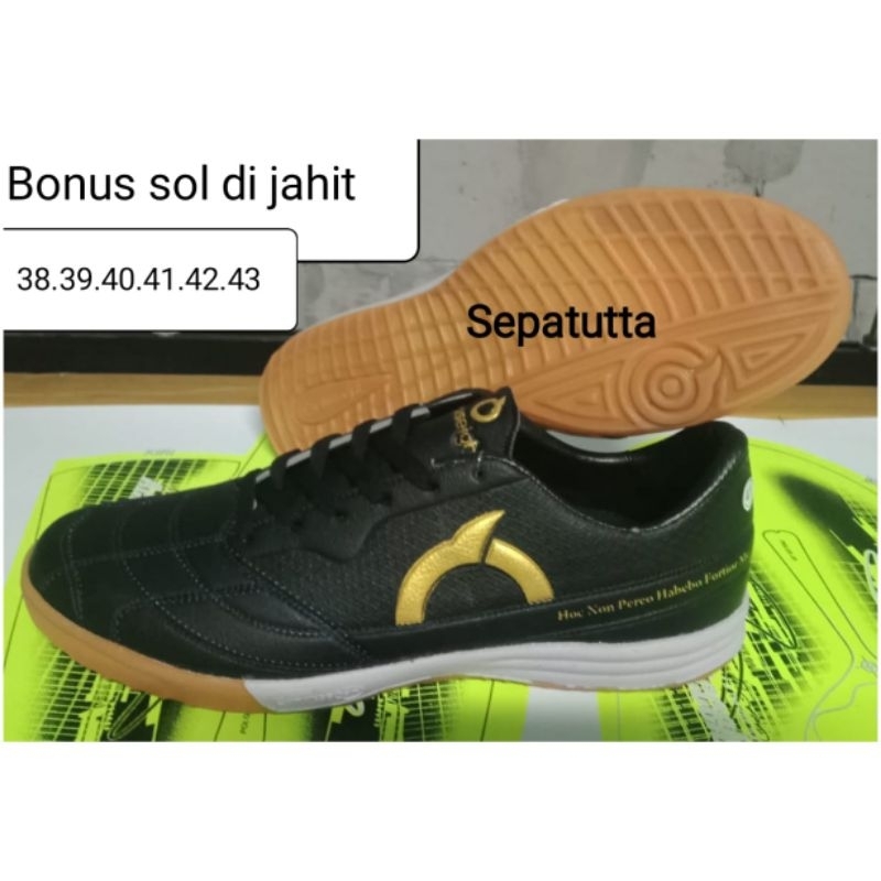 sepatu futsal bola futsal
