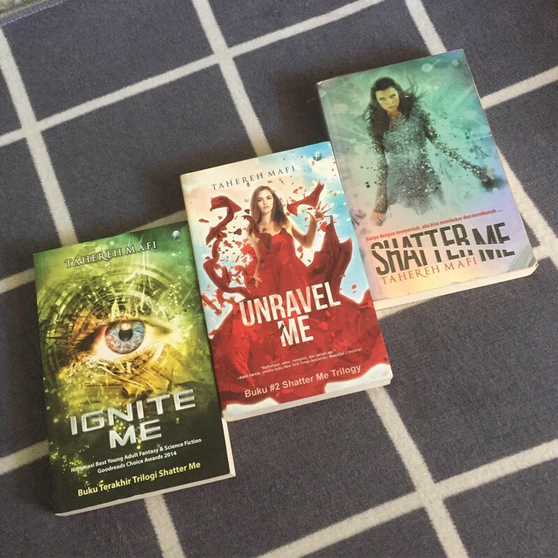 Novel Trilogi Shatter Me Unravel Me Ignite Me by Tahereh Mafi