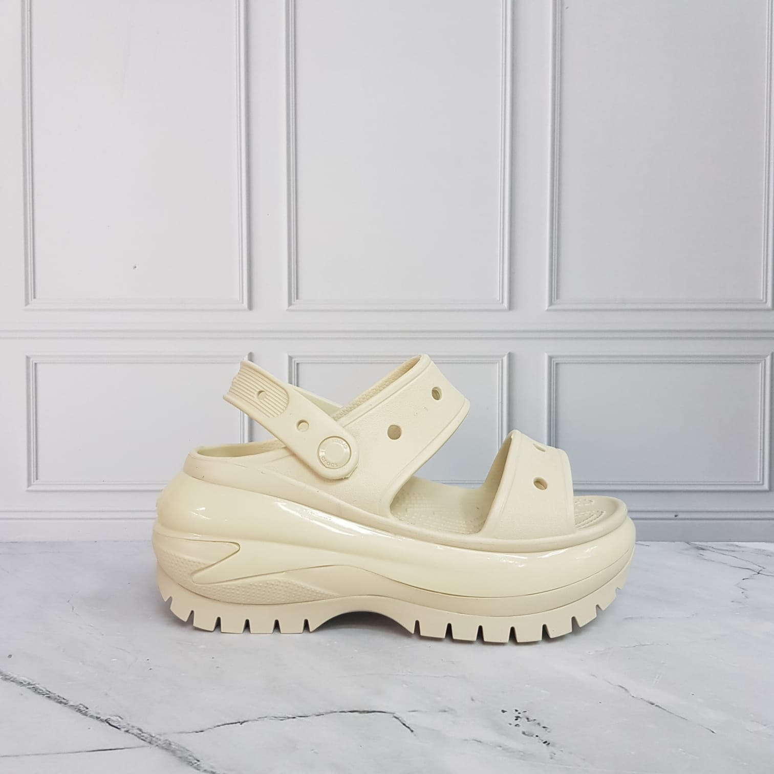 [NEW]Sandal Wanita Crocs Mega Crush Slide Sandal Mega Crush Slide Sandal Tinggi Wanita