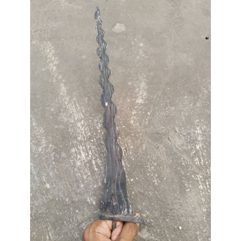 Keris Kamardikan Trisirah luk 21 pamor Banyu Mili