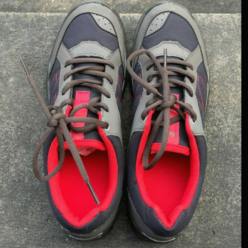 Quechua Sepatu Hiking Wanita NH100