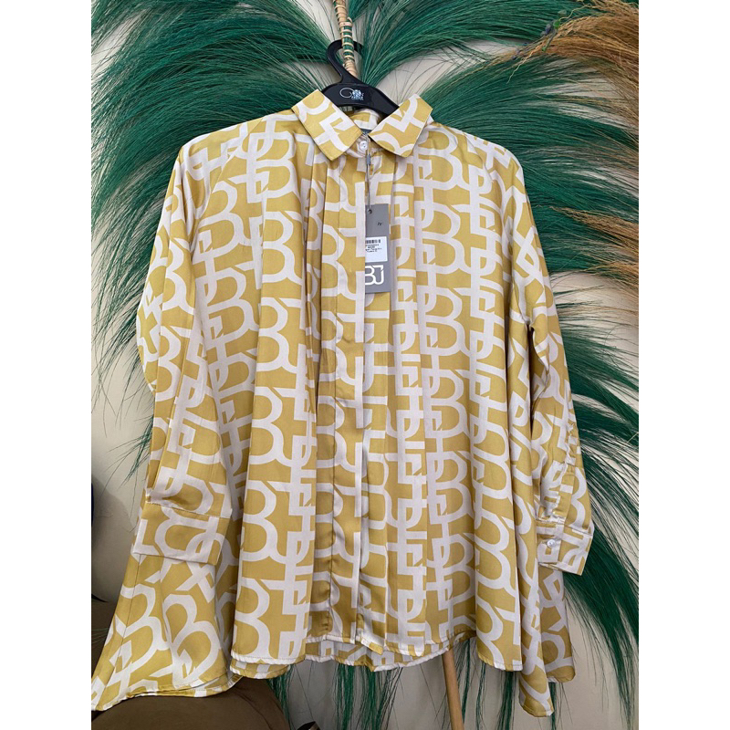 Benang Jarum Monogram Pleated Shirt - Mustard ( Size S )