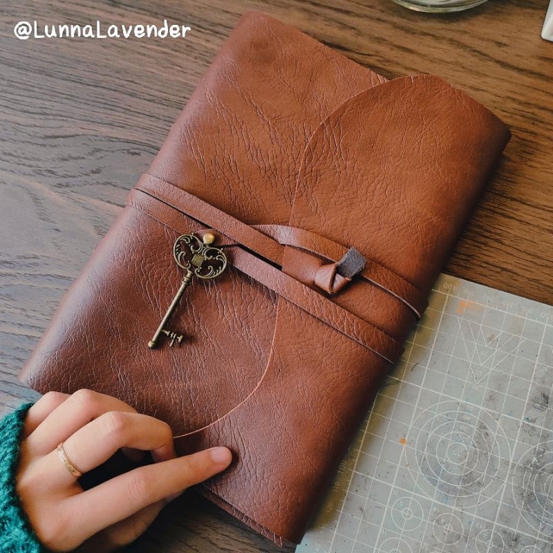 

RK Brown Traveler's Journal Binder A5 with Vintage Key