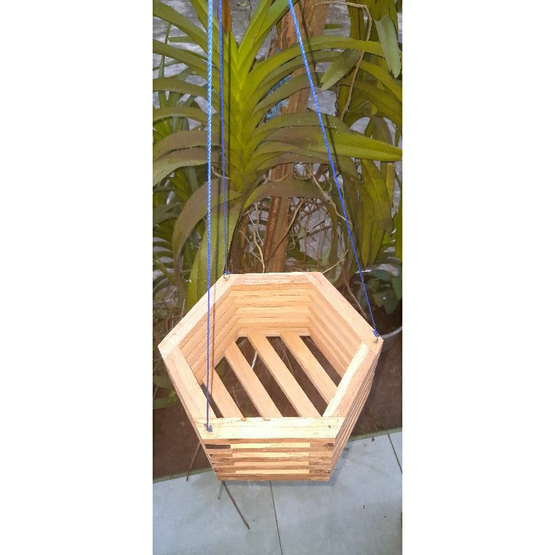 pot bunga,pot bunga kayu,pot bunga gantung,pot bunga angrek.