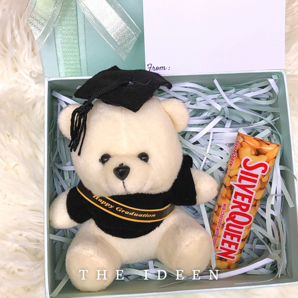 THE IDEEN - 012-03 | HAMPERS WISUDA SOFT GREEN CEWEK COWOK TEDDY BEAR DAN COKELAT FREE KARTU UCAPAN | GIFT SET GRADUATION HARD BOX PREMIUM AESTHETIC