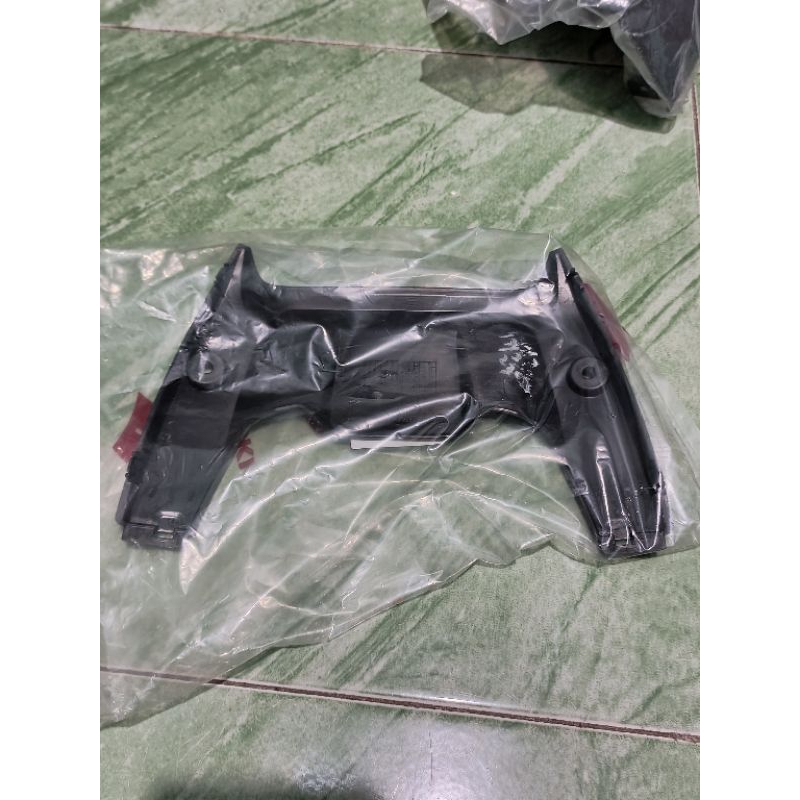 COVER TUTUP BODY BELAKANG BAWAH STOPLAMP SUZUKI SKYDRIVE125 SGP