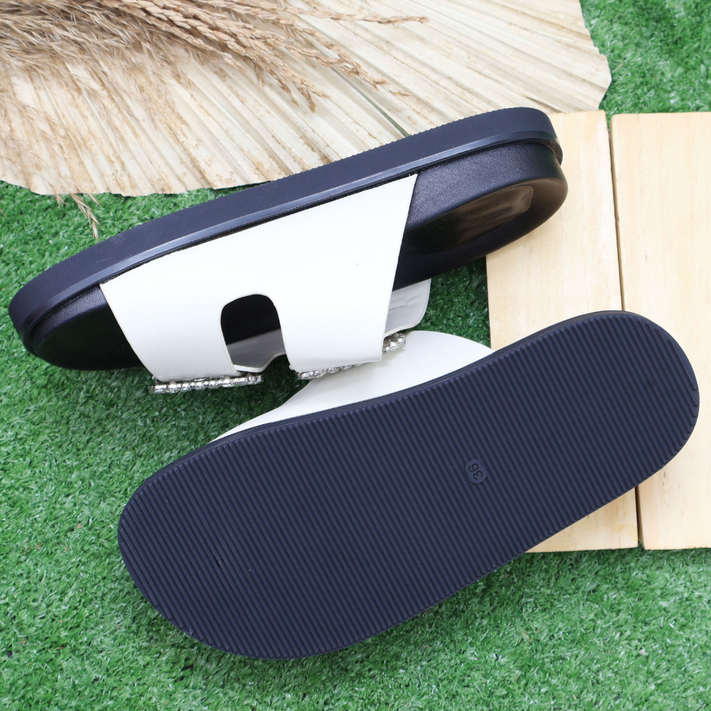 [ NEW ] Sandal Wanita C*K 476 - SNR Flat 3cm