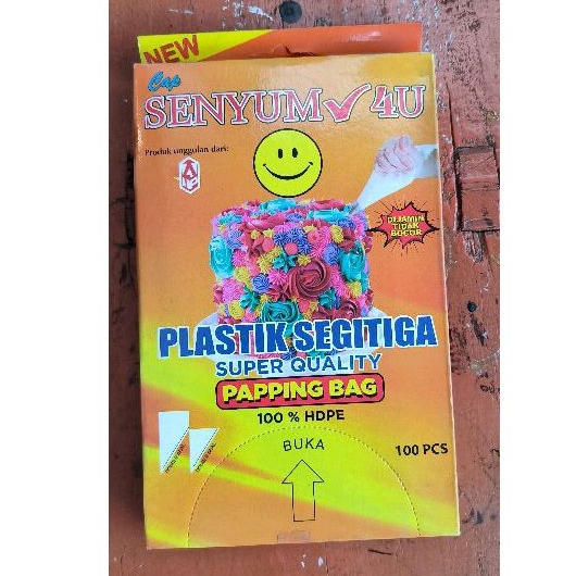 plastik segitiga kue /papping bag untuk memghias kue tar