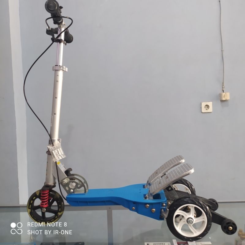 Scooter injak mainan otoped anak roda tiga skuter injak RMB