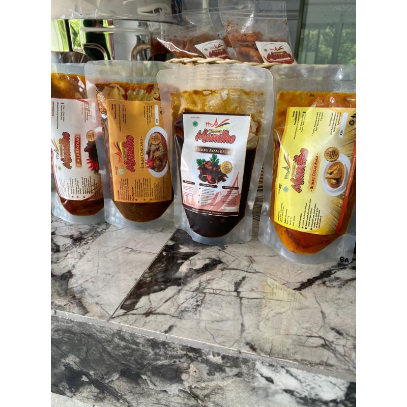 

Bumbu instan khas Masakan Minang dengan 13 varian bumbu by Boemboe Mandhe