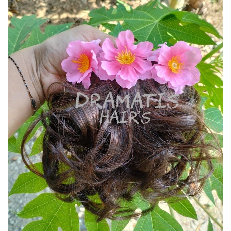 Sanggul Sirkam Keriting Warna Cokelat Ukuran Dewasa Lengkap dengan Asesoris Bunga Sakura