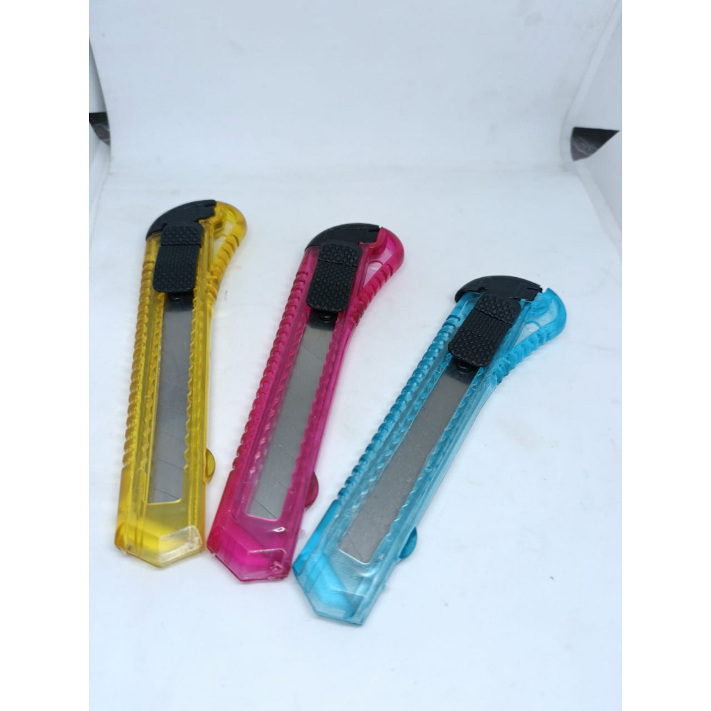 CUTTER PLASTIK BENING BESAR LEMBARAN MEREK YAMATA 1 LEMBAR ISI 12 PCS