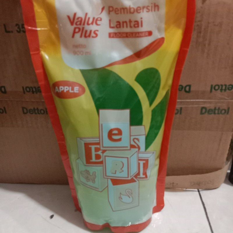 Pembersih Lantai Value Plus 900ml