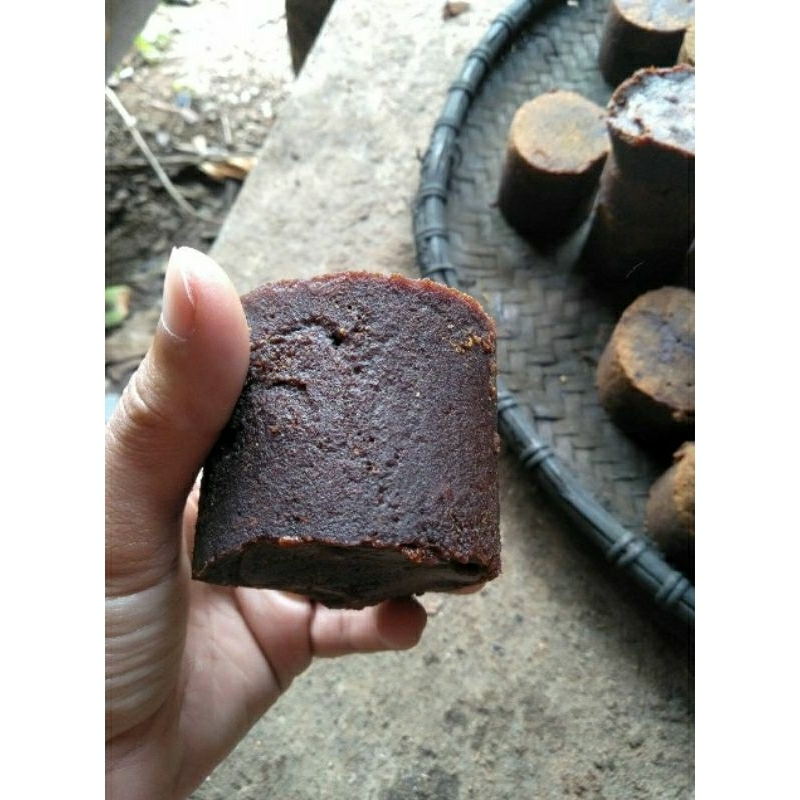 

Gula aren hitam 1kg bungkus daun/bisa request bungkus plastik/gula aren asli tanpa campuran/promo gratis ongkir/gula kawung asli/gula aren hitam pilihan/gula aren berkwalitas