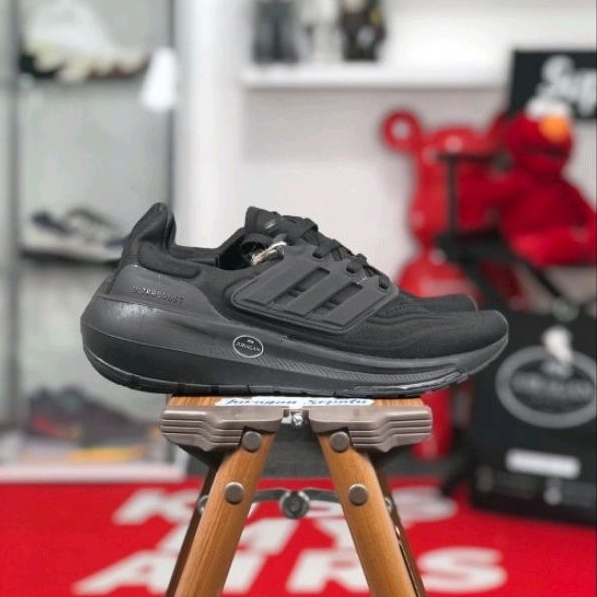 Adidas Ultraboost Light &quot;Triple Black&quot;