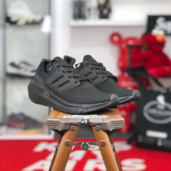 Adidas Ultraboost Light &quot;Triple Black&quot;