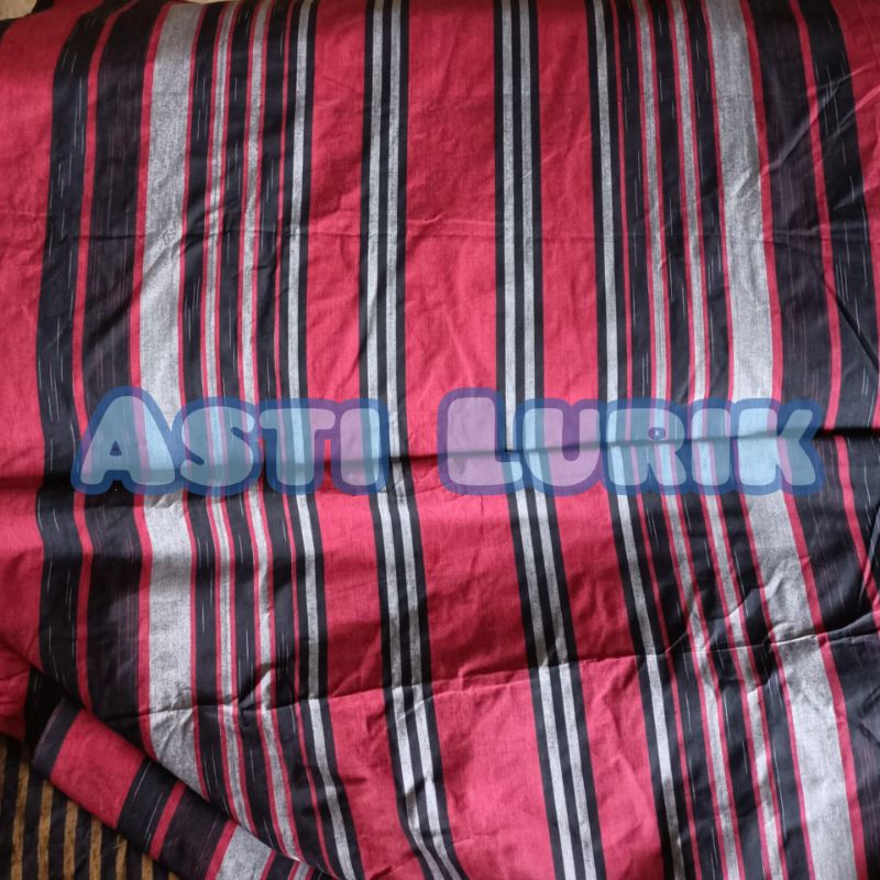 KLATEN Tenun Lurik 1 meter ( 100 - 110 cm ) , untuk kombinasi . Tenun Halus . Bukan batik ,, Merah H