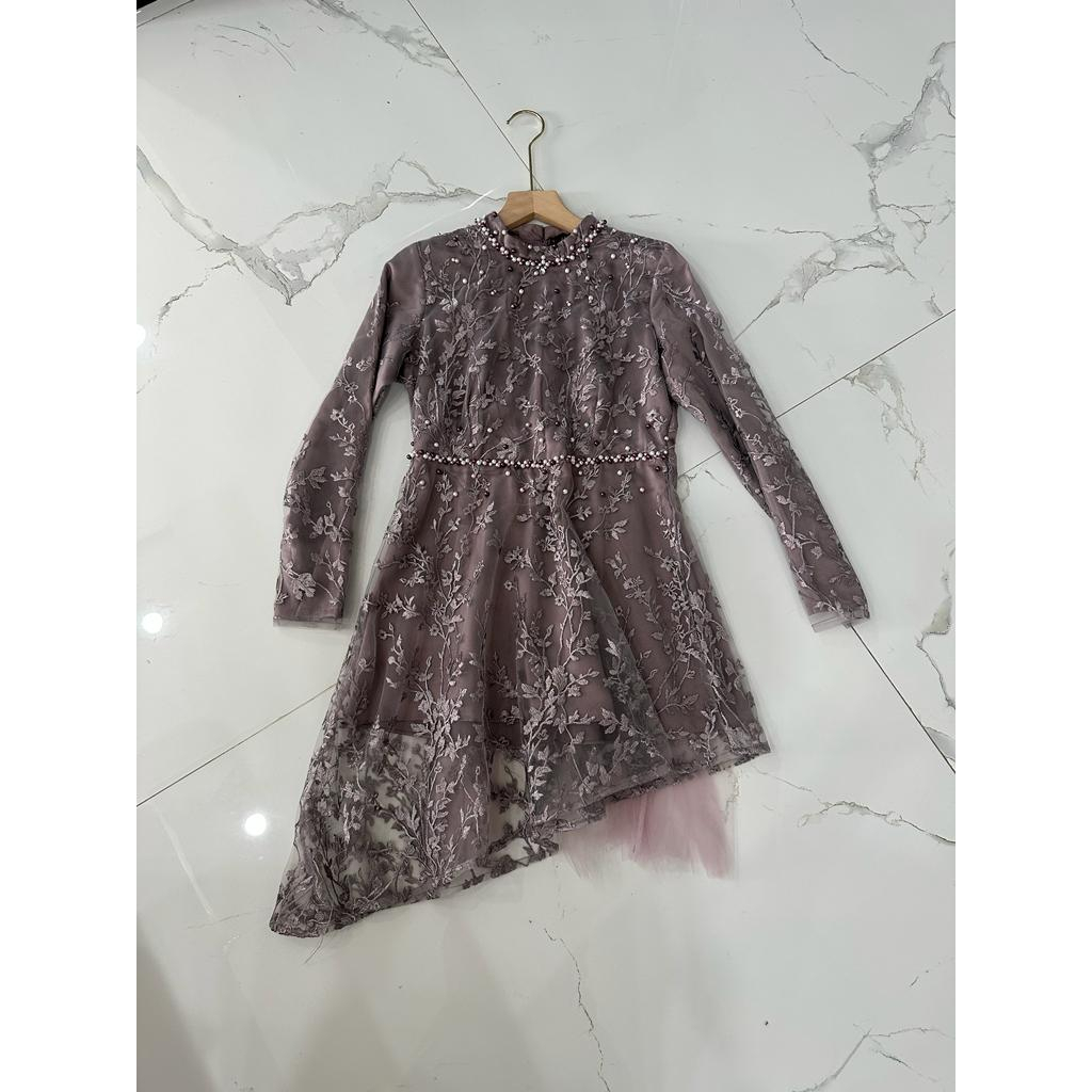 (Akita-zara tunik series mauve) set couple kebaya wanita &amp; kemeja batik pria. kebaya wisuda kebaya kondangan kebaya lamaran bahan lace premium