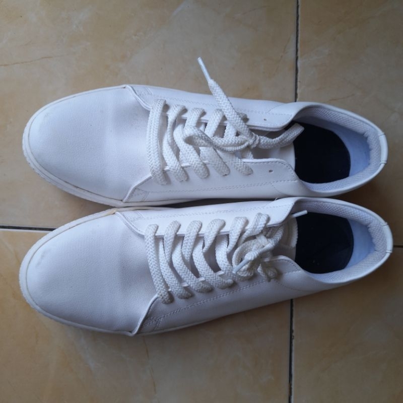 PRELOVED SEPATU SNEAKERS SLAVA BLOSSOM WHITE