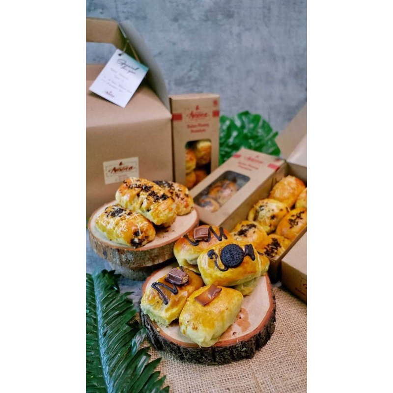 

BOLEN PISANG PREMIUM AMORA CAKERY PALU