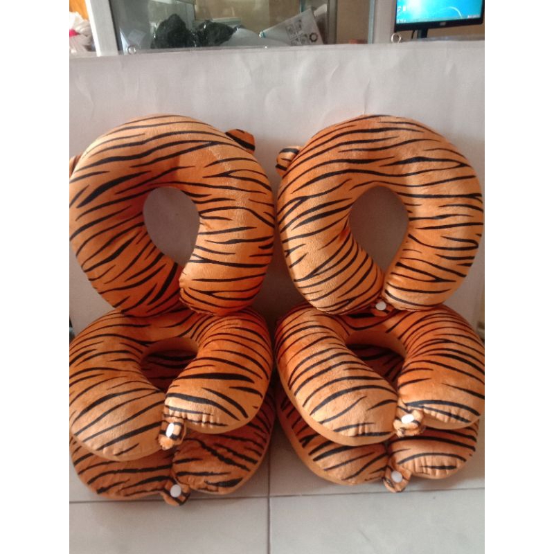 Bantal leher motif bantal leher karakter macan bantal leher empuk lembut bantal leher pake kancing virall murah