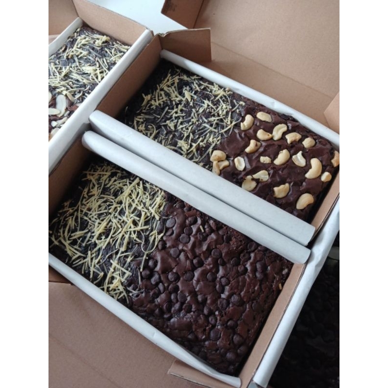 

RB22 Fudge Brownies Medium 20x10cm