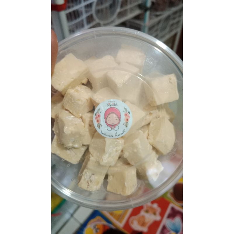 

coklat dadu putih