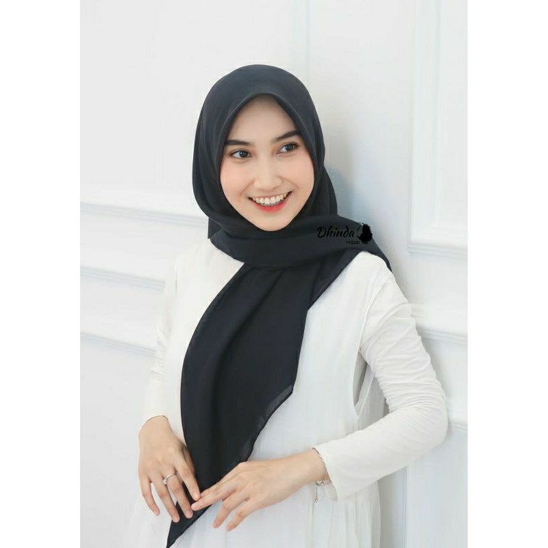 Segiempat Plain hijab by Dhinda.hijab