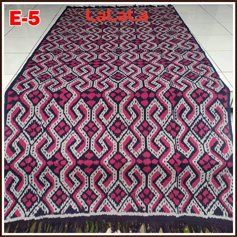 Kain Tenun Ikat Blanket Etnik Toraja Lombok Sumba Troso Jepara Palembang Bali Dayak NTT Indonesia