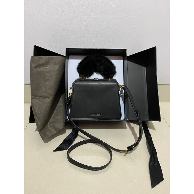 Preloved Ribbon Gift Set Box Fur Handle - Tas Charles and Keith