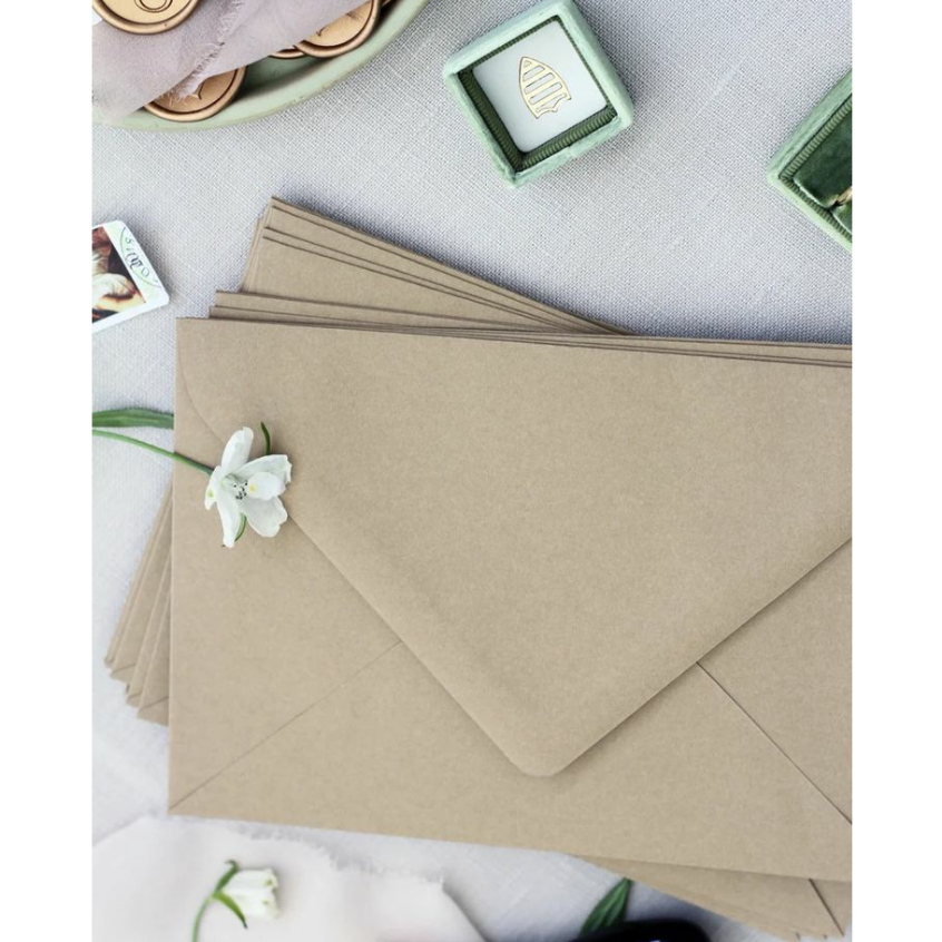 

Amplop A5 / A6 / A7 / 6x8 Coklat / Amplop Coklat Polos / Amplop Undangan / Amplop Aesthetic Amplop Murah / Amplop Vintage