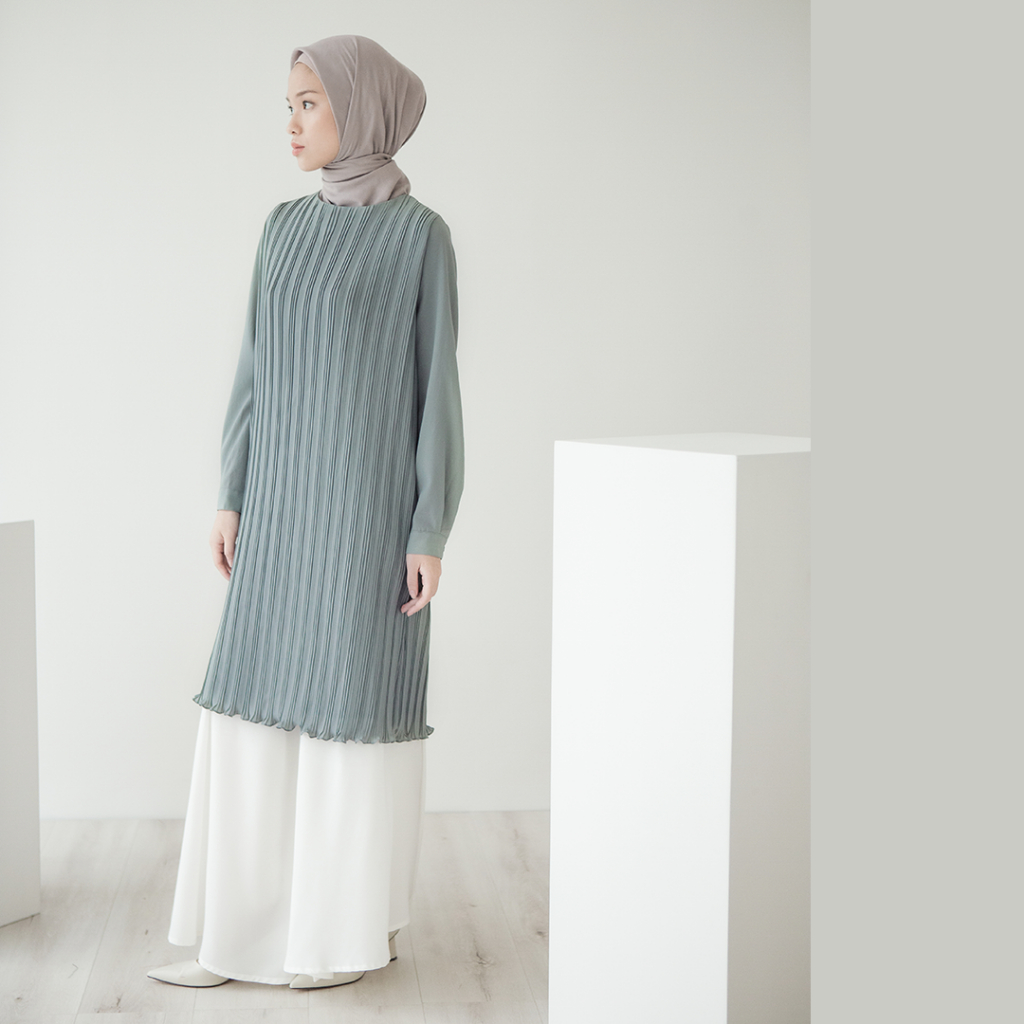 Arthavida by Aska Label - Tunik wanita plisket lengan panjang warna dusty blue dan black