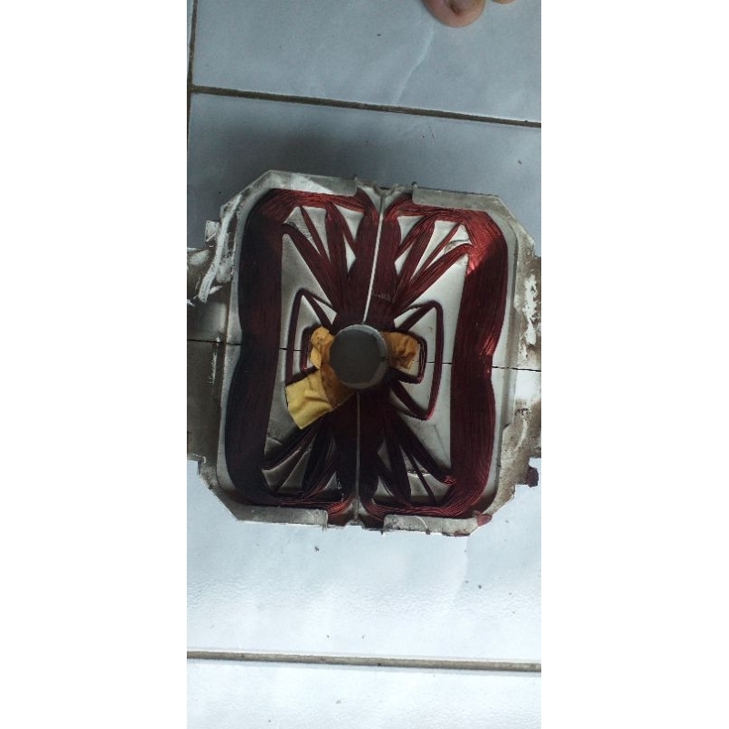 yoke tv slim non EW 21 inc