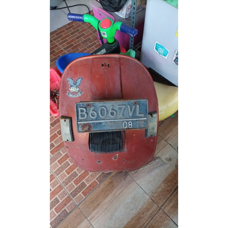 layar depan laci vespa