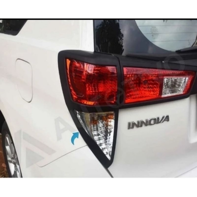GARNISH LIST LAMPU BELAKANG MOBIL INOVA REBORN HITAM DOFF