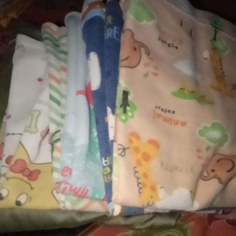 [PERNAH DIPAKAI] perlengkapan bayi baju celana popok kaos kaki waslap gendongan