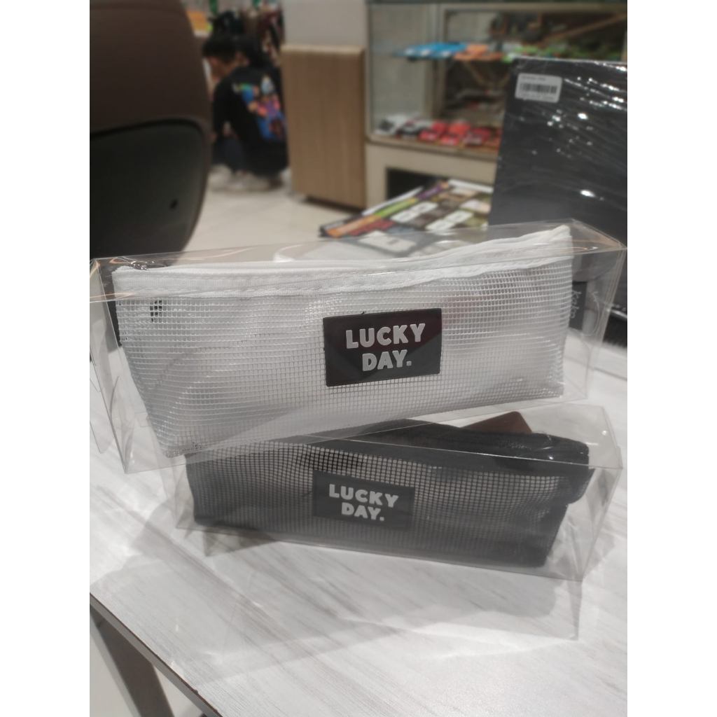 

Gramedia Banjarbaru - Kako Pencase Trapezoid Mesh Black/White KK-12677